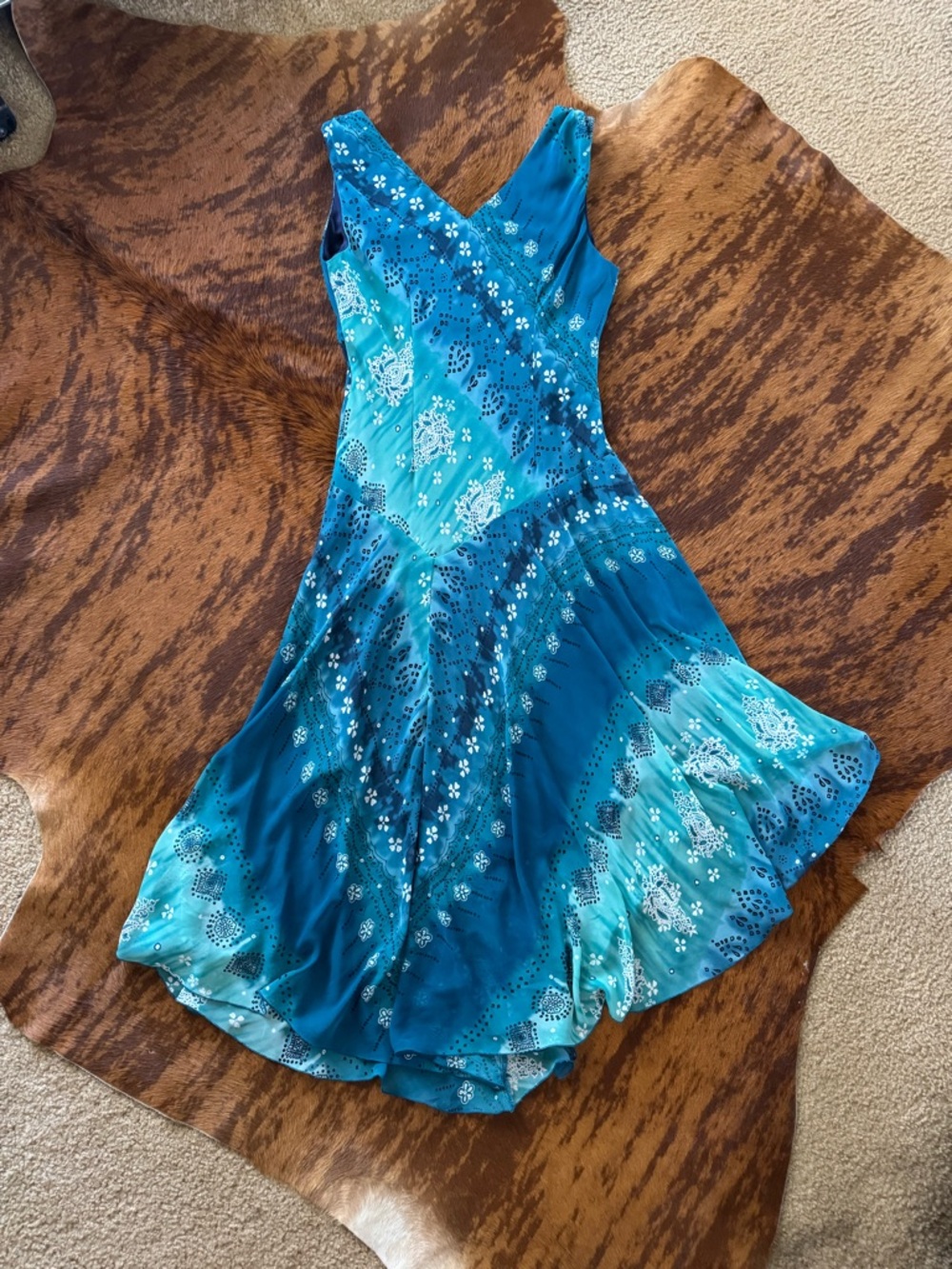Rabbit Rabbit Rabbit Teal & Blue V-Neck Midi Dress - Picture 7 of 8